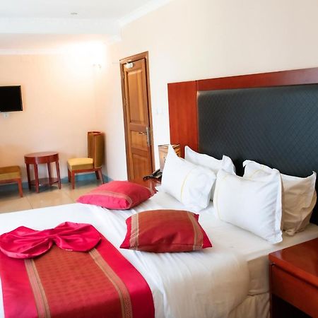Orient Park Hotel Кигали Екстериор снимка