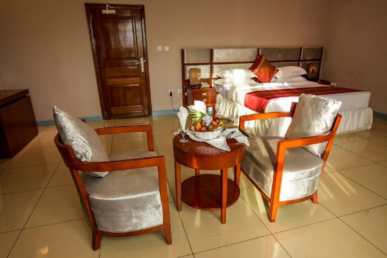 Orient Park Hotel Кигали Екстериор снимка