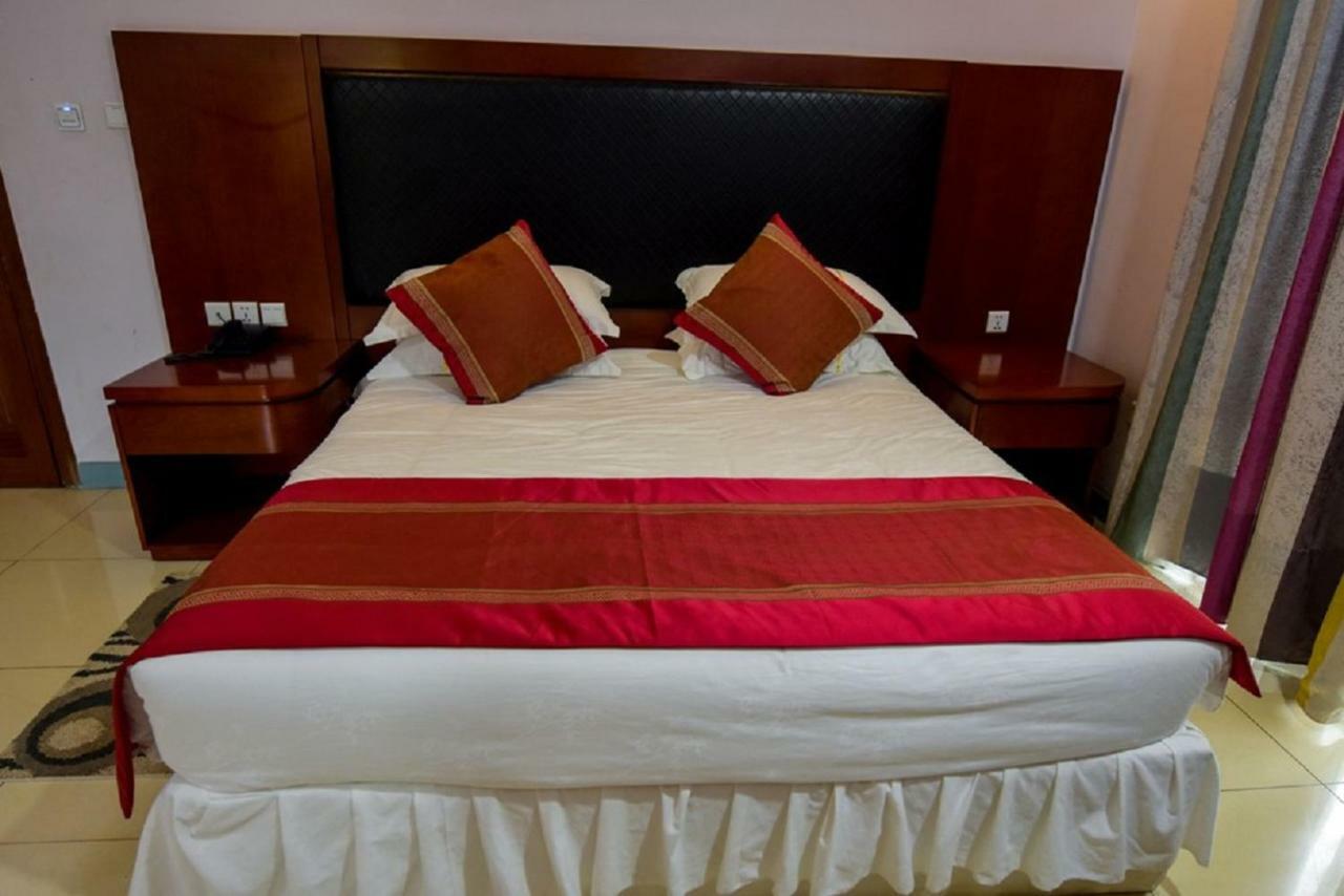 Orient Park Hotel Кигали Екстериор снимка
